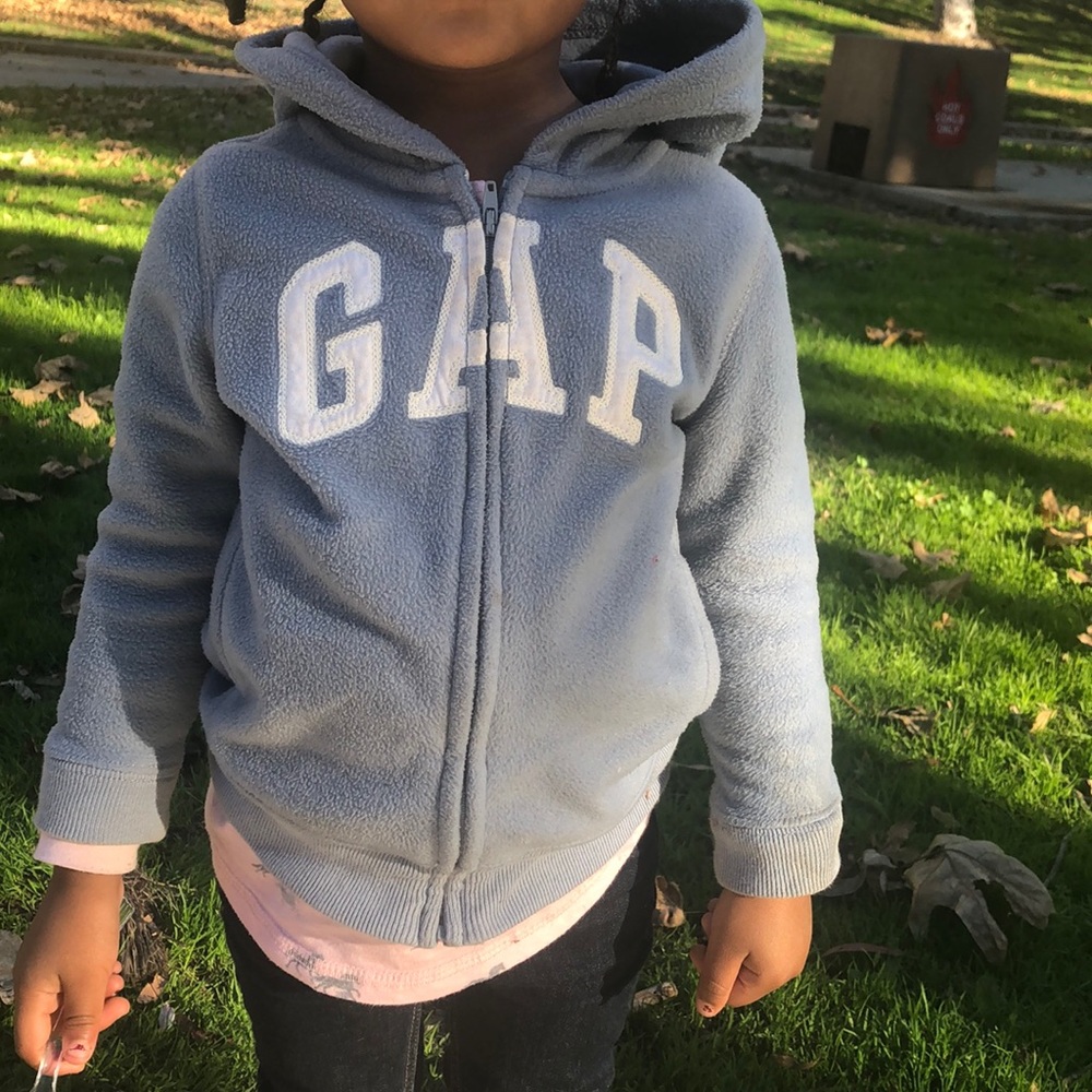 GAP light blue sweater